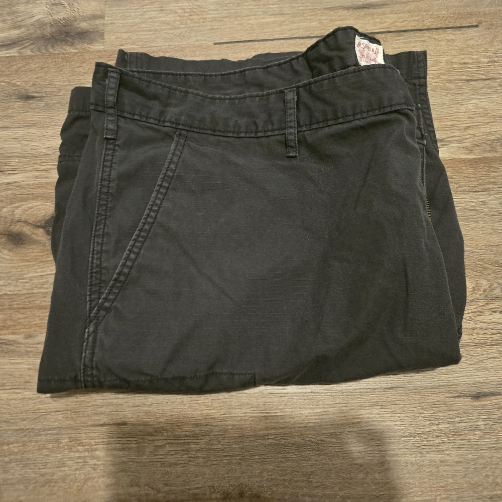 Levi Strauss & Co. Cargo Shorts Size 46 - Picture 6 of 6